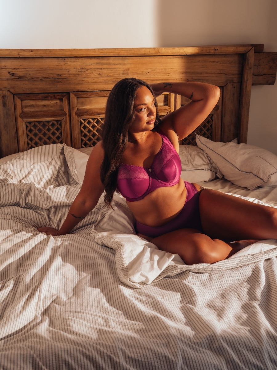 Spotlight Full Cup Side Support Bra - Berry Purple