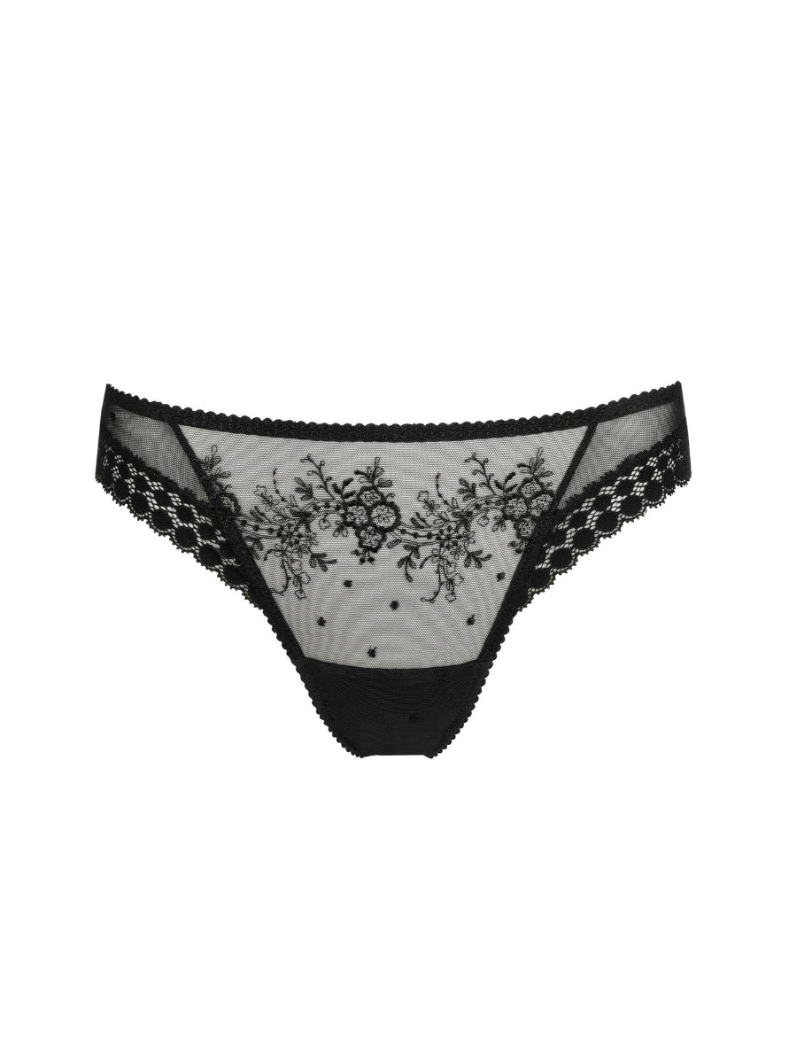 Annaelle Rio Brief