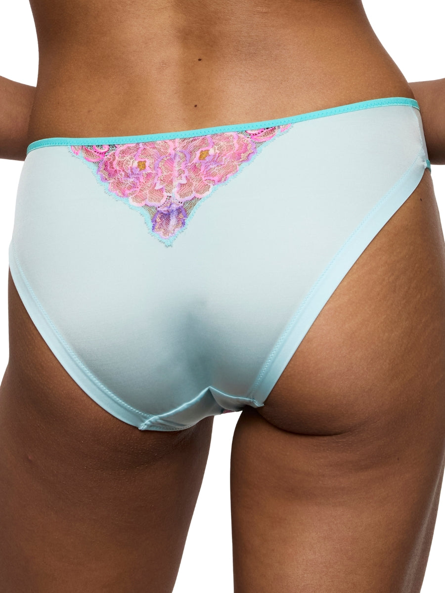 Lisbeth Rio Brief