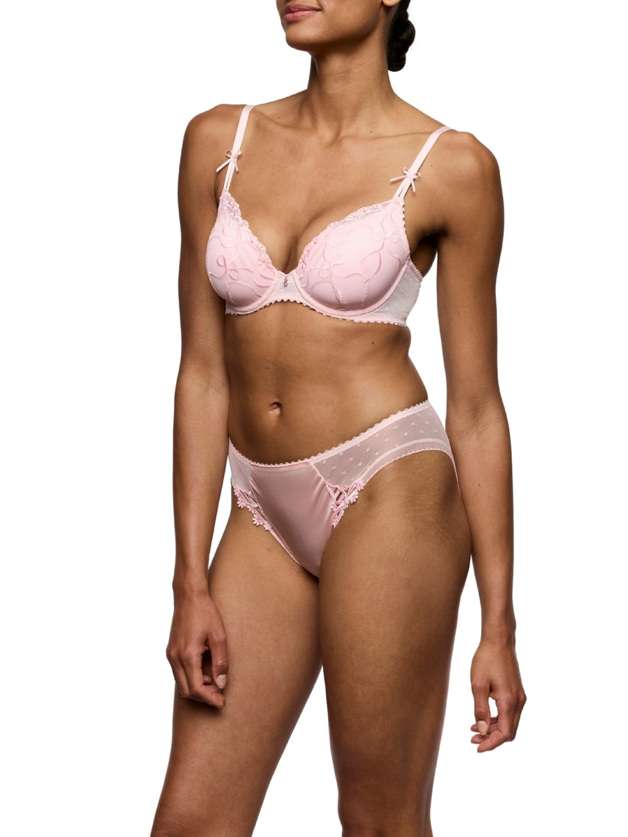 Noova Rio Brief