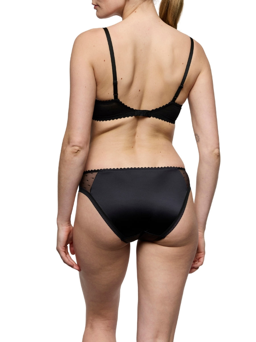 Noova Rio Brief