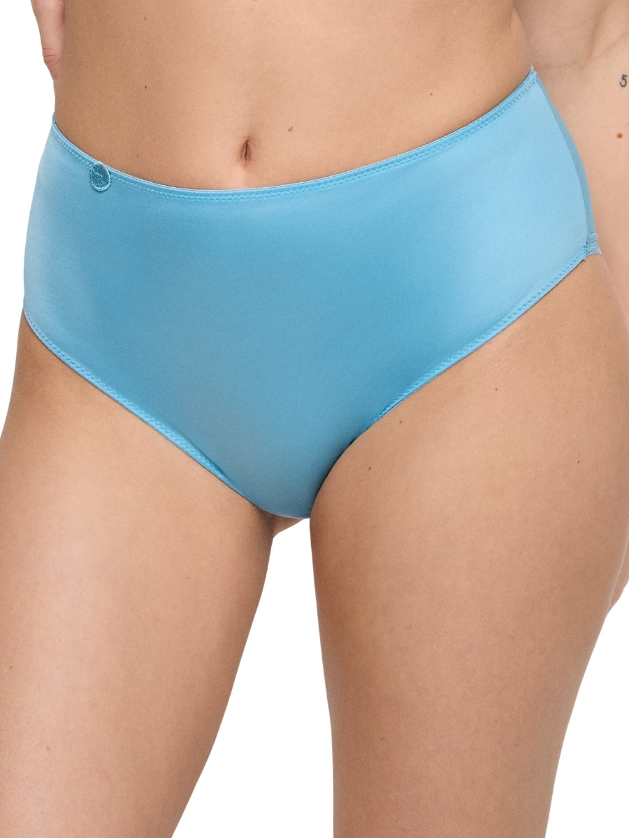 Tom Full Brief
