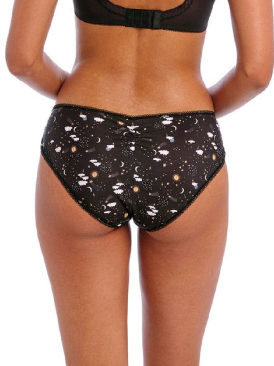 freya daydreaming briefs