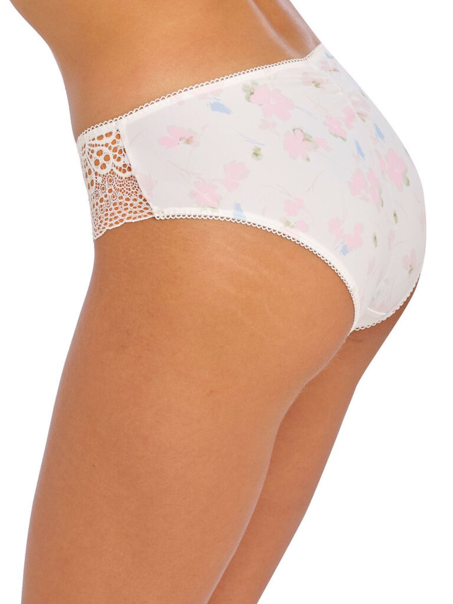 freya daydreaming briefs