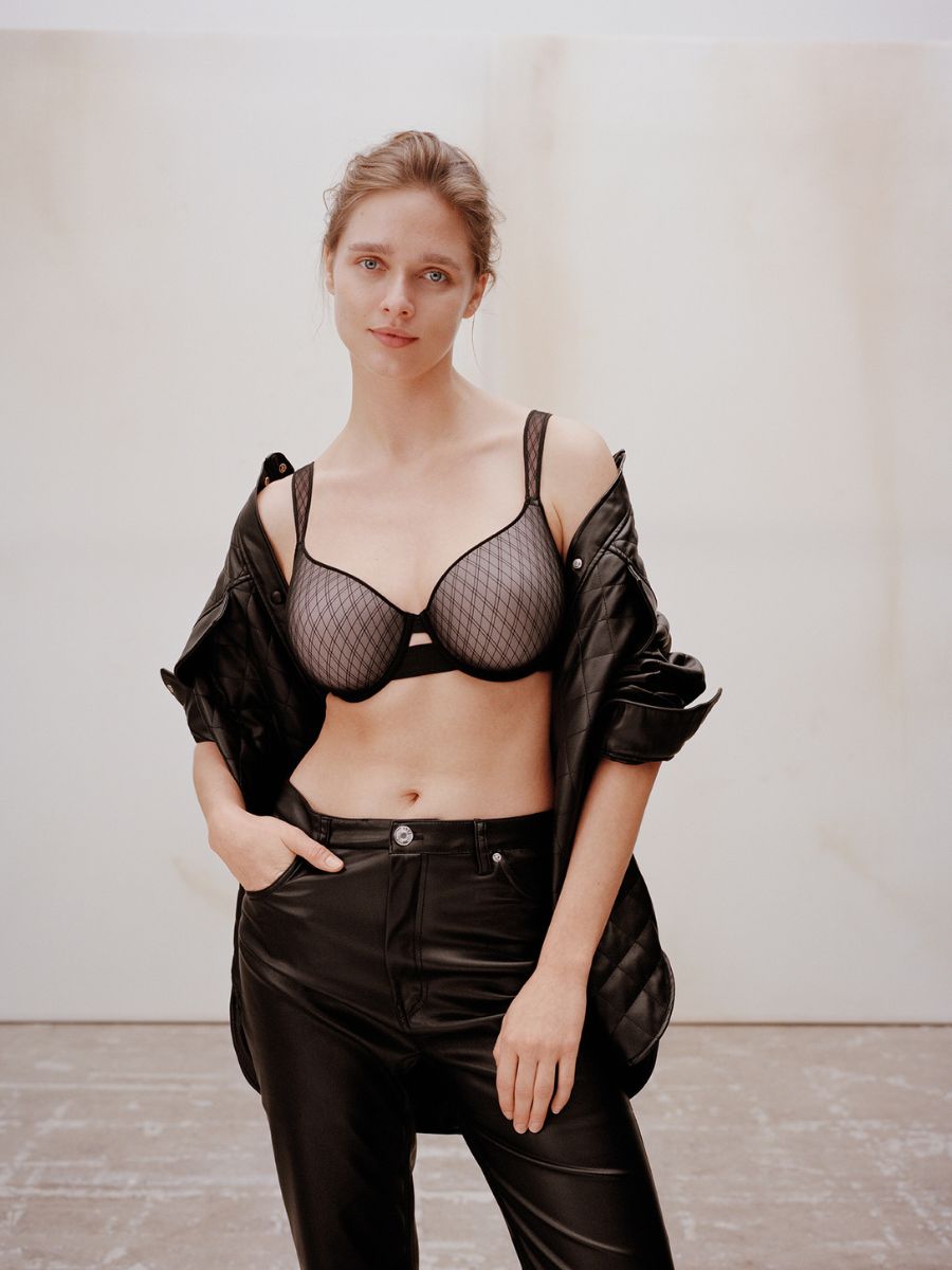 chantelle smooth lines covering memory bra black beige