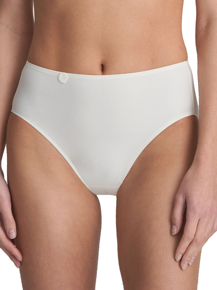 Marie Jo Full Brief