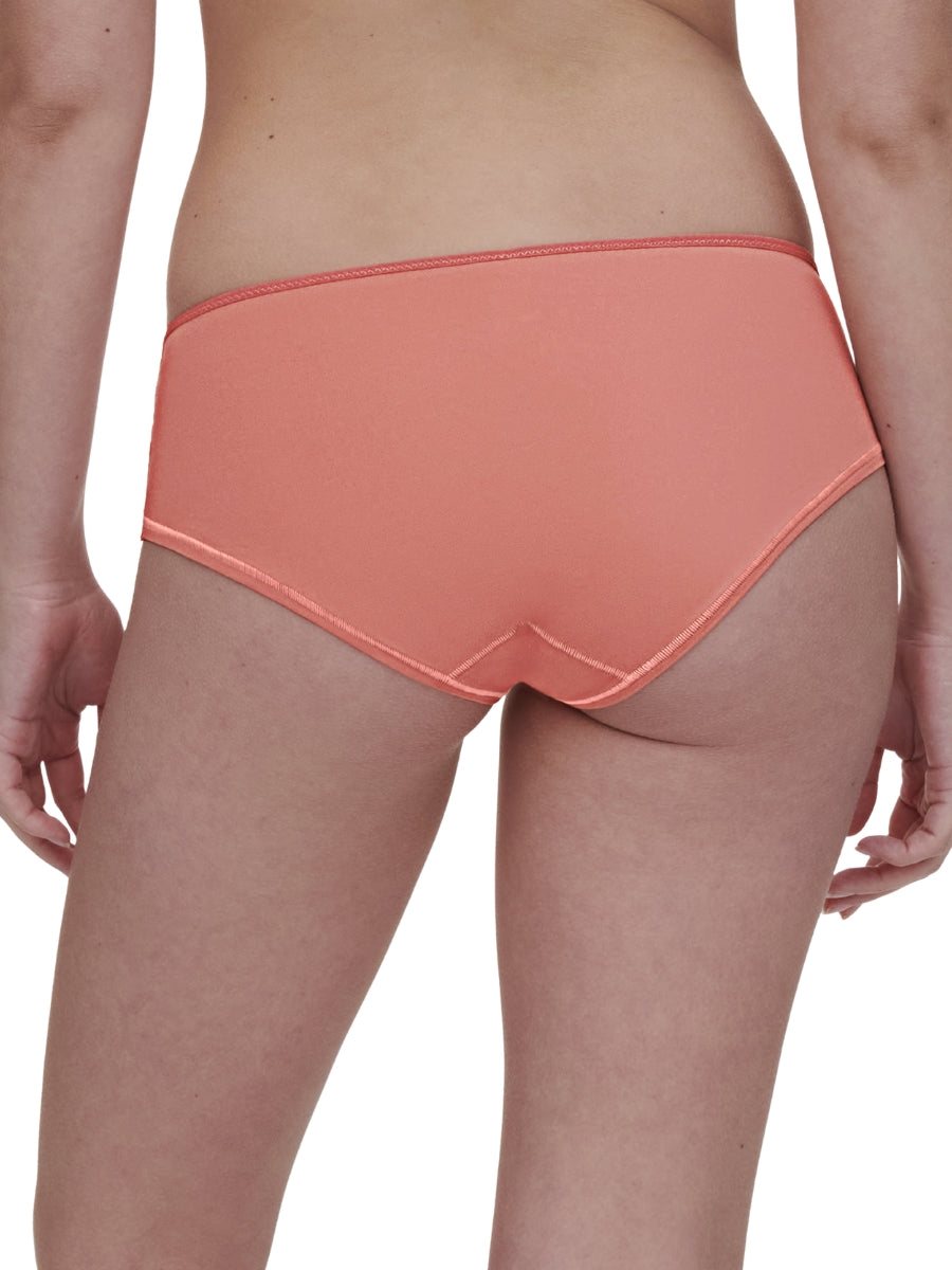 Norah Chic Covering Shorty