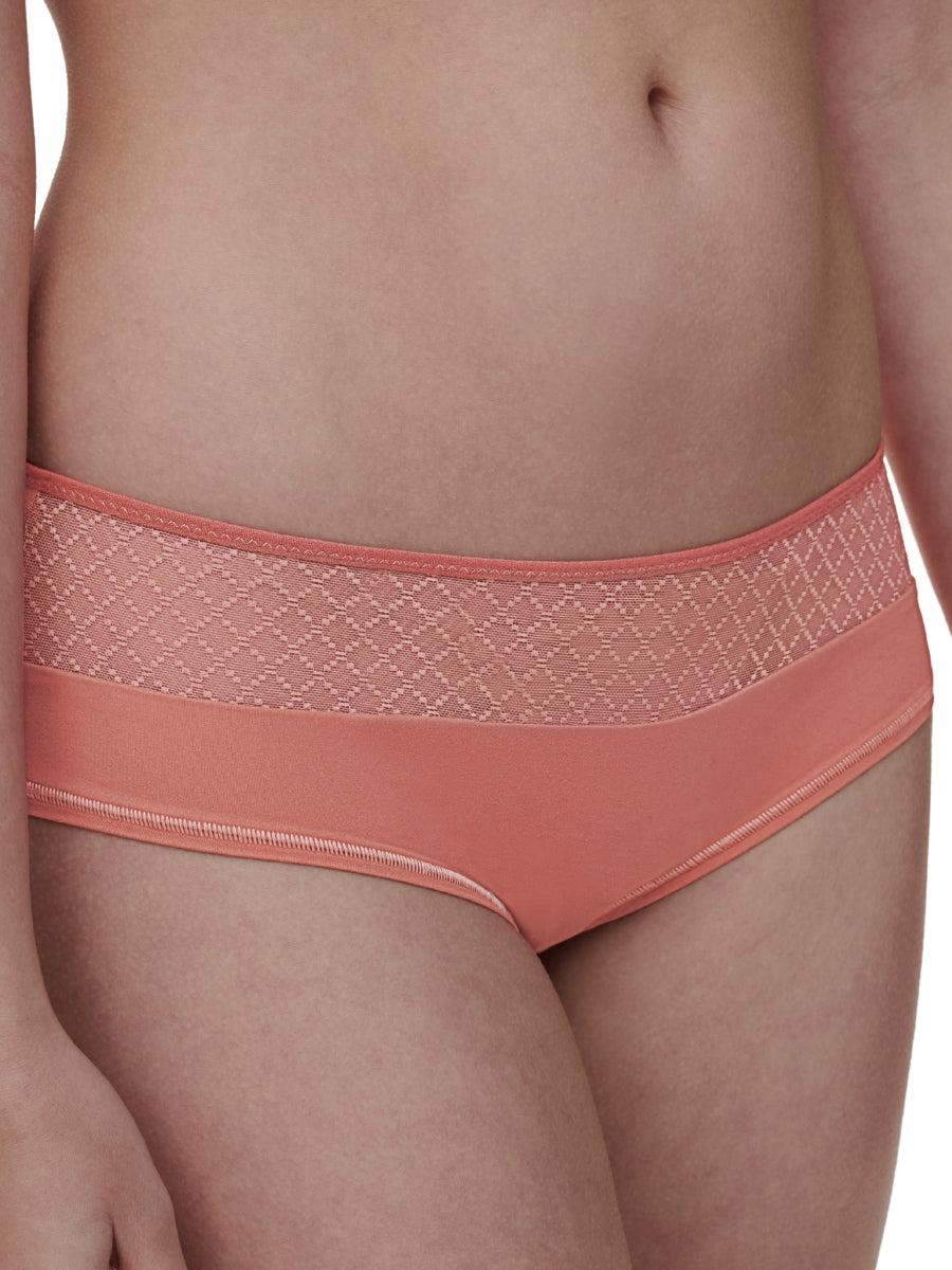 Norah Chic Covering Shorty