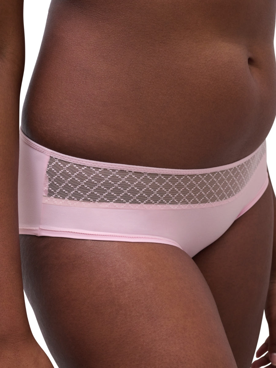 Norah Chic Covering Shorty