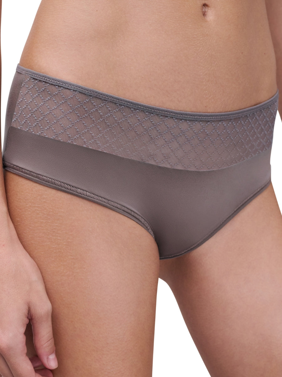 Norah Chic Covering Shorty