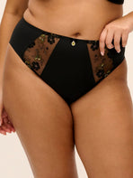 Lyriana Brief