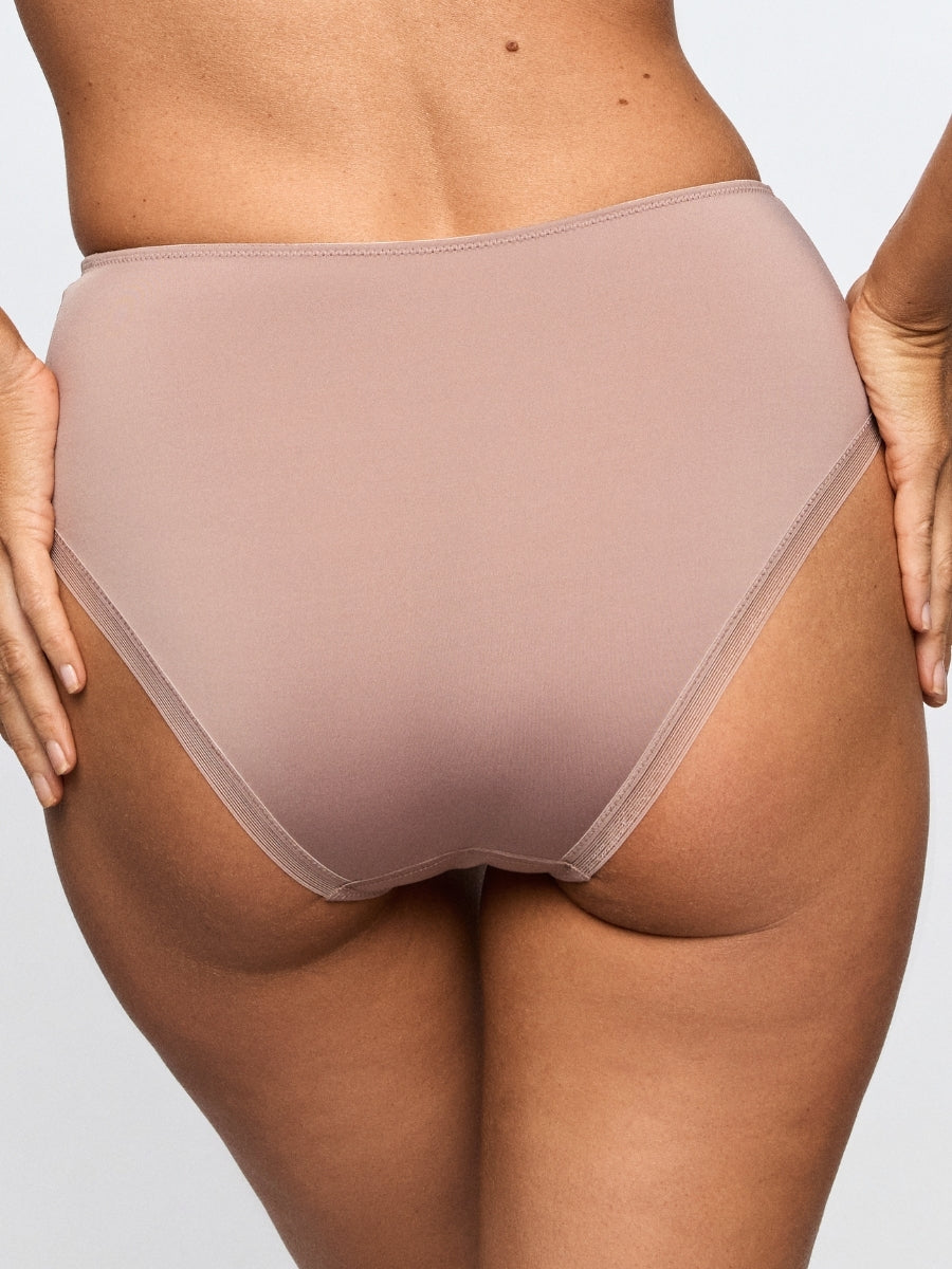 Tom Full Brief
