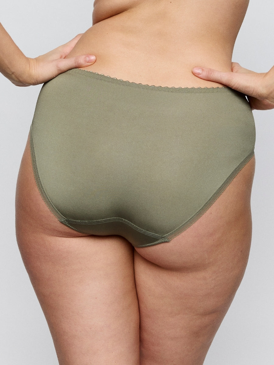 Cala Luna Full Brief