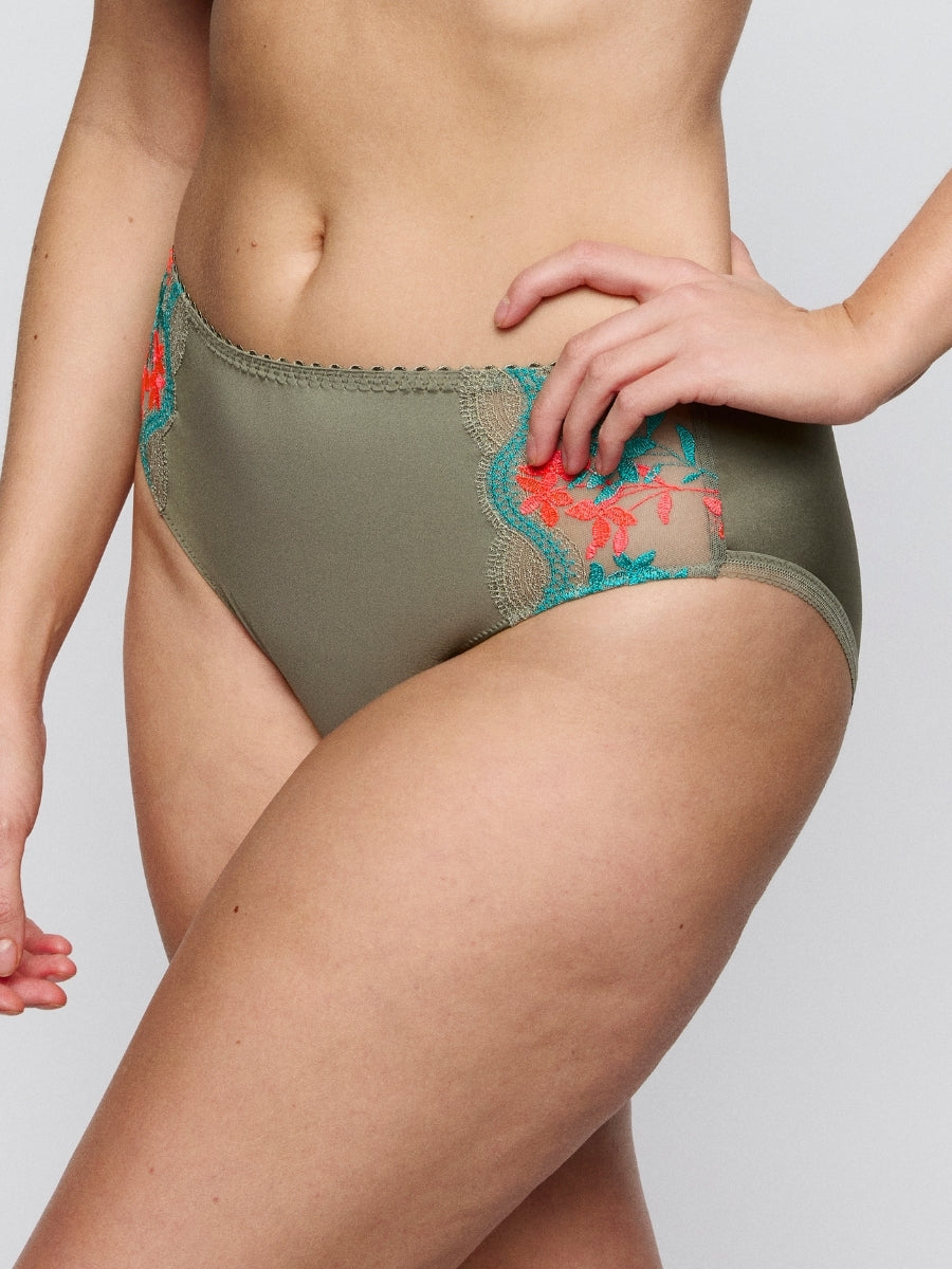 Cala Luna Full Brief