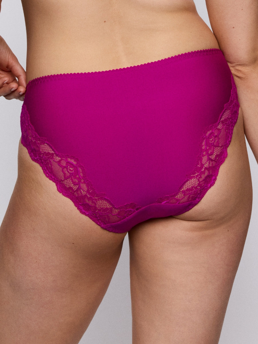 Madison Rio Brief