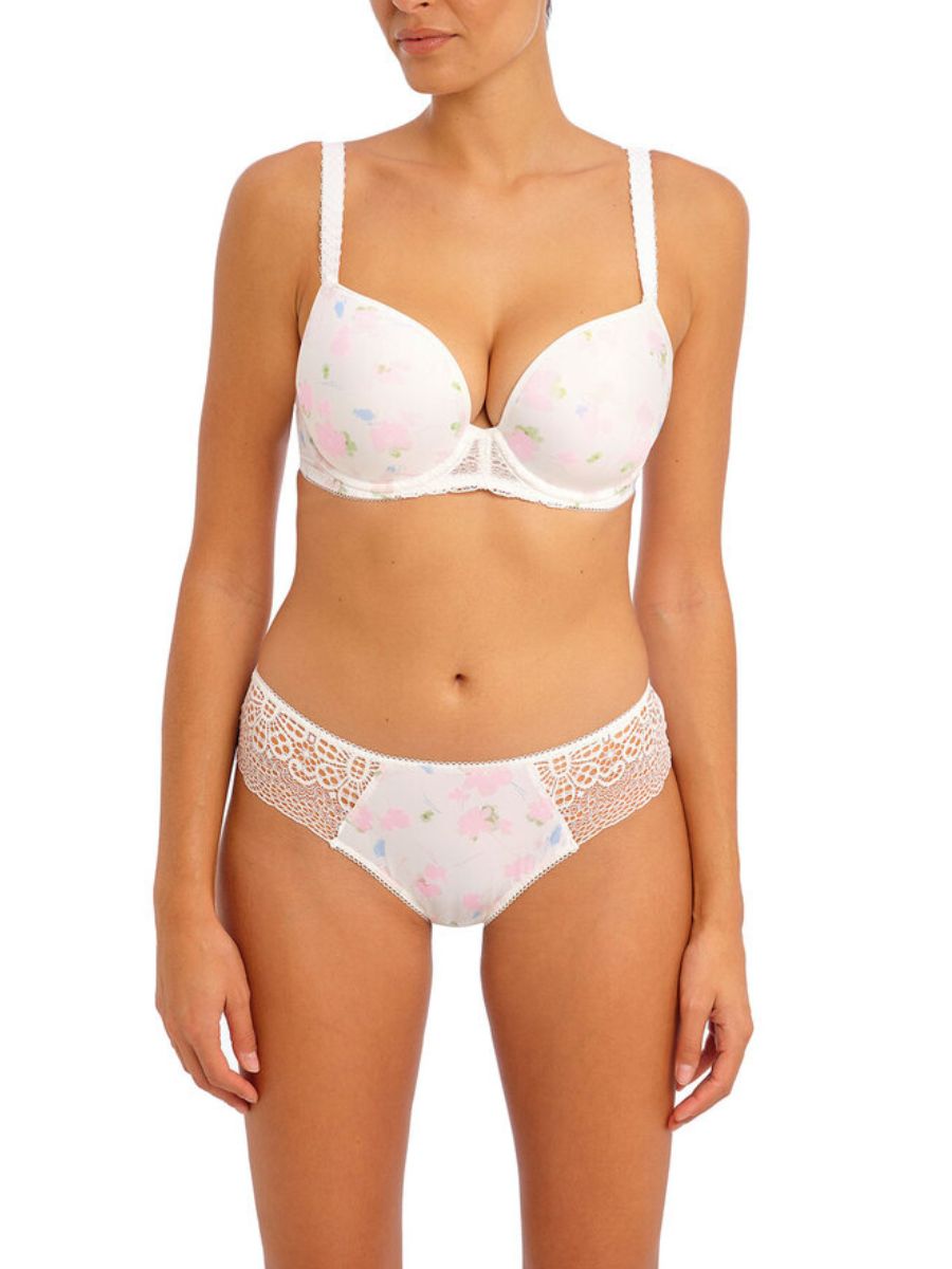 freya daydreaming briefs