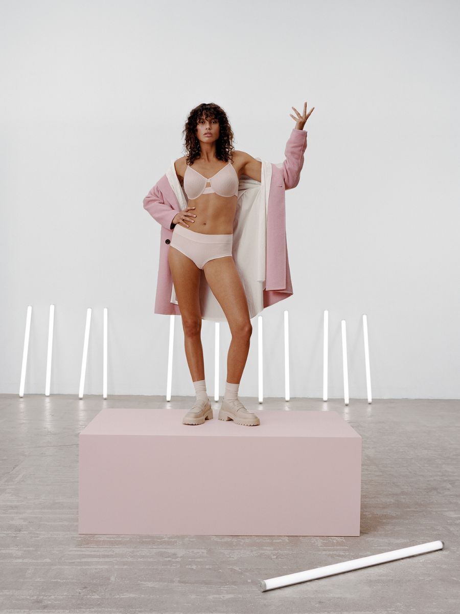 chantelle smooth lines very covering moulded bra golden beige