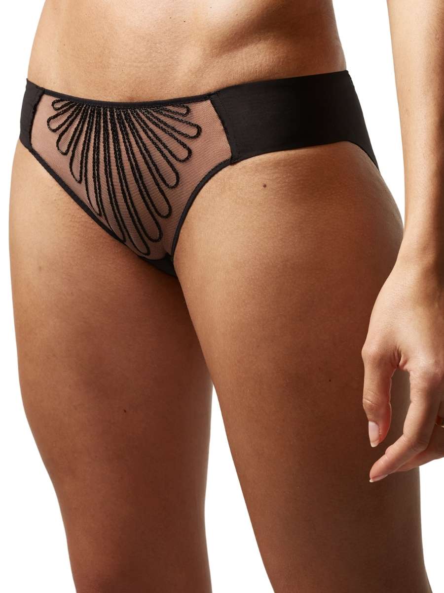 chantelle x magnetic brief