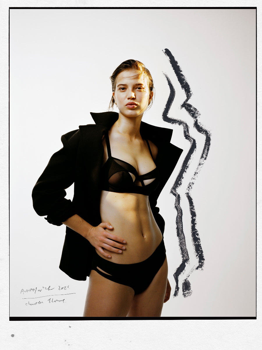 black mid rise brief